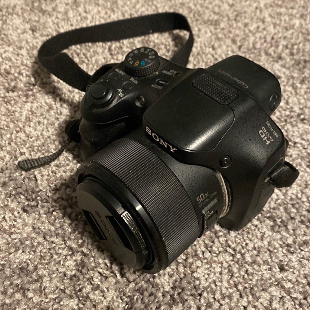 Sony CyberShot DSC-HX400V 20.4 MP Good Condition Digital Camera